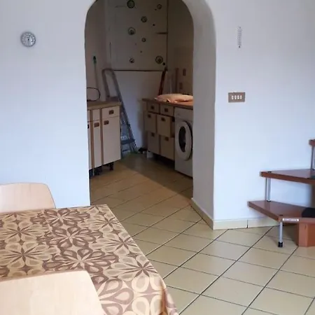 Guenstiges, Ruhiges Haeuschen Apartamento Aulla